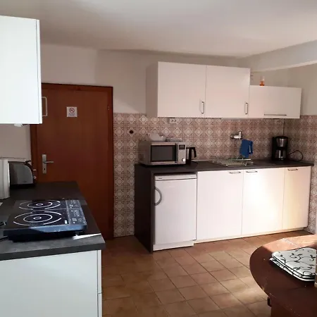 Schaefer Apartment *